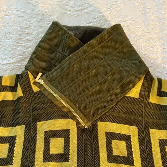 Gently loved Silversilk Mens Fashion Sweater Olive Fur Collar